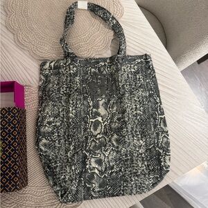 Stylish Snake Print Tote Bag Tory Burch